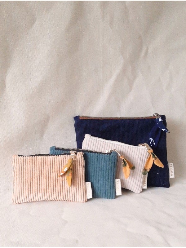 Petite pochette plate personnalisable – Fait main en France | Pratique et élégante